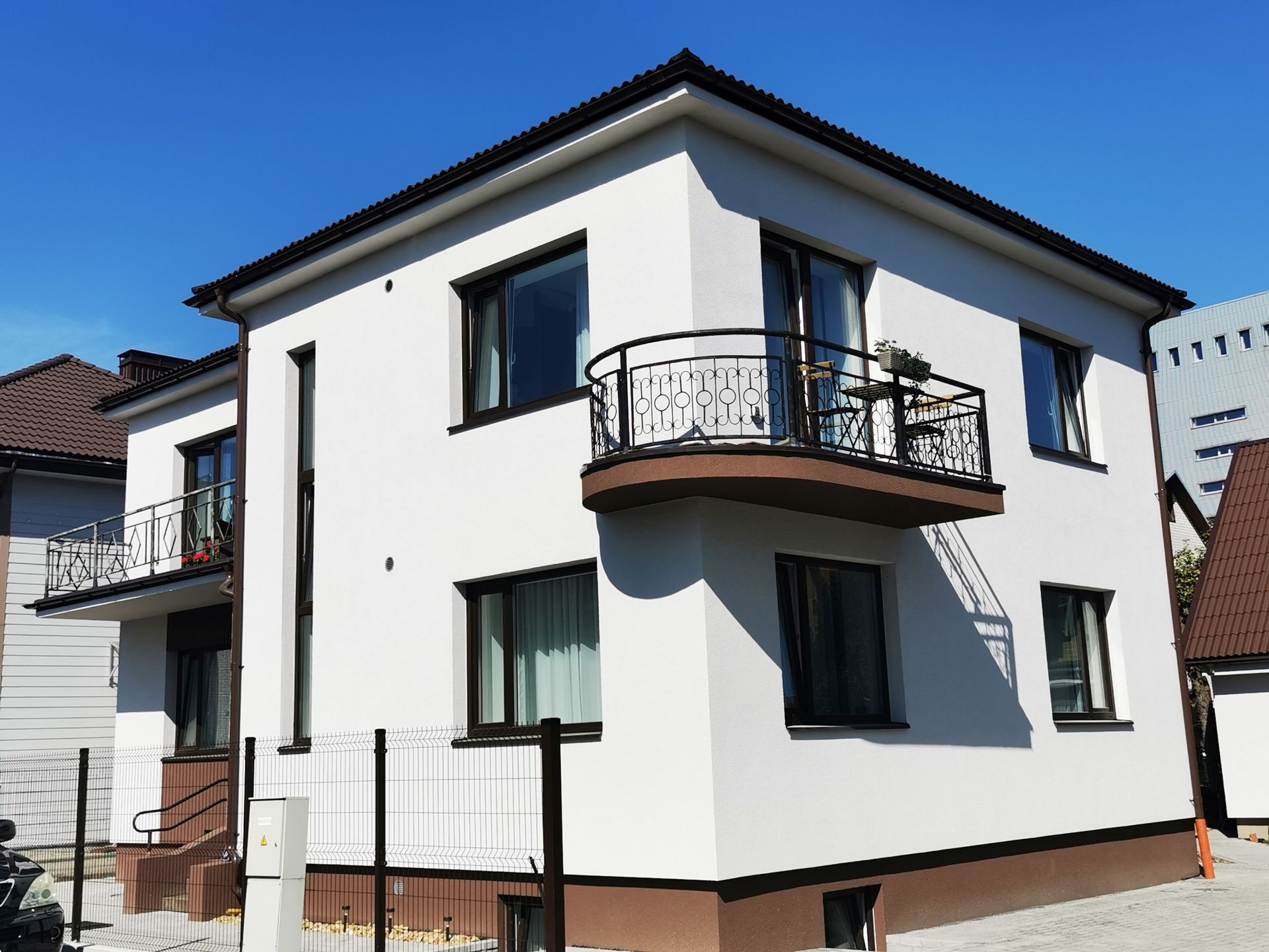 4-Apartment Airbnb house
